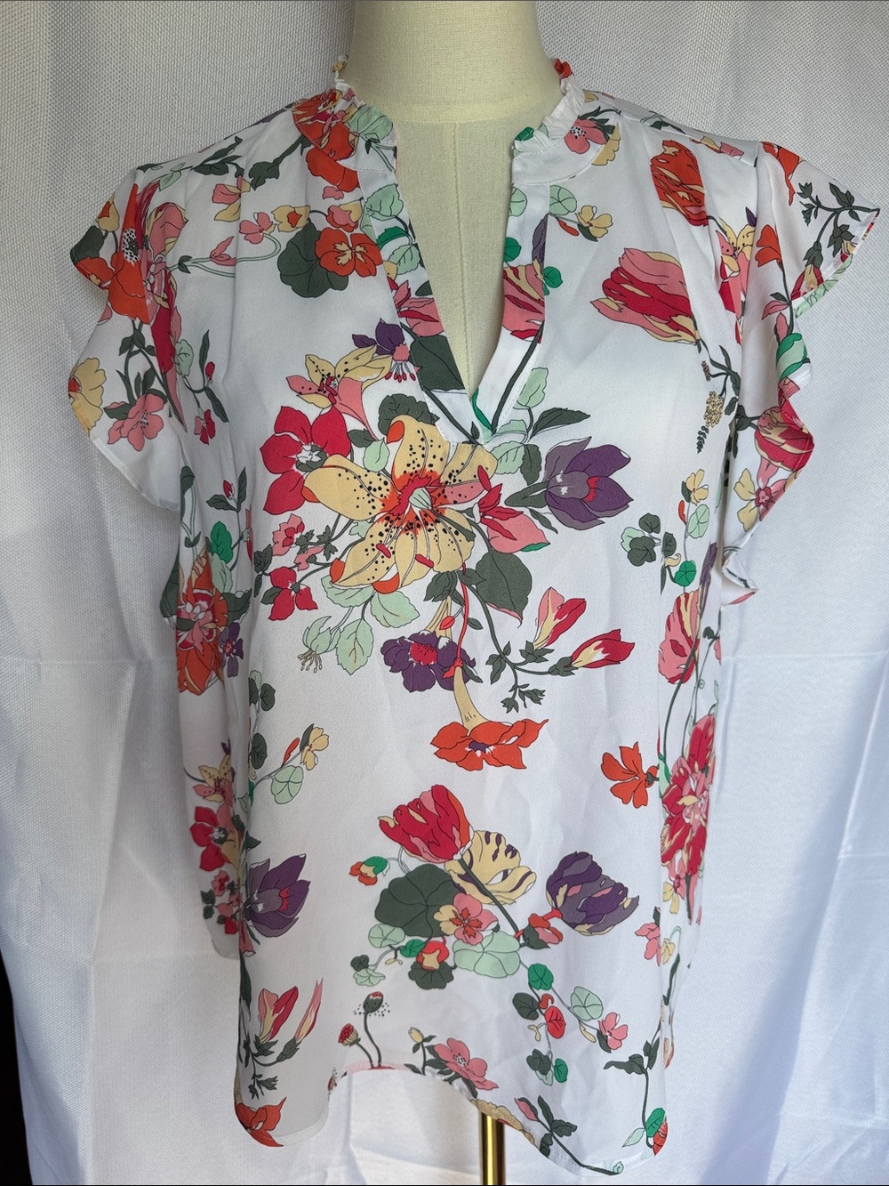 Liz Claiborne White Floral V-Neck Ruffle Cap-Sleeve Blouse